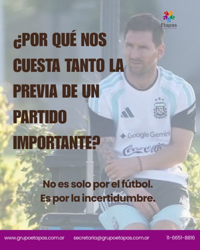 La incertidumbre no aparece solo antes de un partido importante. Aparece cada vez que algo realmente nos importa.Antes de que empiece el partido queremos saber qué va a pasar. Buscamos estadísticas, escuchamos análisis, repasamos posibles escenarios. Nuestro cerebro intenta hacer algo muy humano: transformar lo incierto en algo predecible.El problema es que muchas de las experiencias más valiosas de nuestra vida vienen acompañadas de incertidumbre.Una conversación difícil.Un cambio de trabajo.El comienzo de una relación.La espera de un estudio médico.La crianza de un hijo.Una decisión importante.Desde las terapias contextuales no buscamos eliminar esa sensación. Buscamos desarrollar la capacidad de hacerle espacio, sin que sea ella quien tome todas nuestras decisiones.En ACT hablamos de "disposición": la capacidad de abrirnos a emociones y pensamientos difíciles cuando hacerlo nos acerca a una vida guiada por nuestros valores.En DBT hablamos de "tolerancia al malestar": aprender a atravesar momentos incómodos sin reaccionar impulsivamente ni intentar escapar de ellos a cualquier costo.La incertidumbre no siempre puede resolverse.Pero sí podemos elegir cómo queremos responder mientras está presente.Porque, al final, una vida valiosa nunca viene con el resultado asegurado.💬 ¿Qué incertidumbre estás aprendiendo a atravesar en este momento de tu vida?